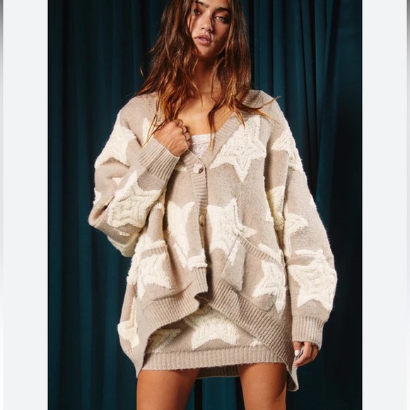 🎉New Cozy Stylish Taupe Oversized Star Cardigan + Skirt Set. Sizes 2-16 - Picture 4 of 15